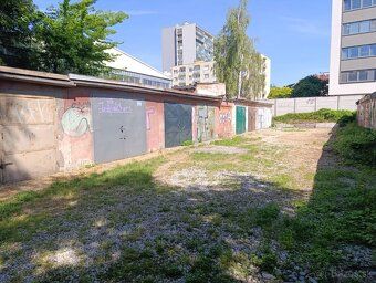 Predam zrestaurovanu garaz na Kocelovej ulici. Posledna v ro