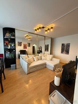 Ponúkam na prenájom 2-izbový byt s výmerou 42 m², nachádzajú