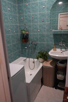 Ponúkam na prenájom 2-izbový byt s výmerou 42 m², nachádzajú
