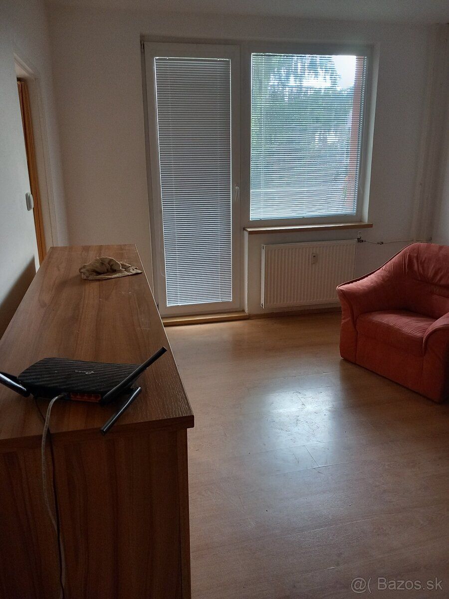 Zariadený alebo nezariadený. K dispozícii ihneď. Iba biely, 