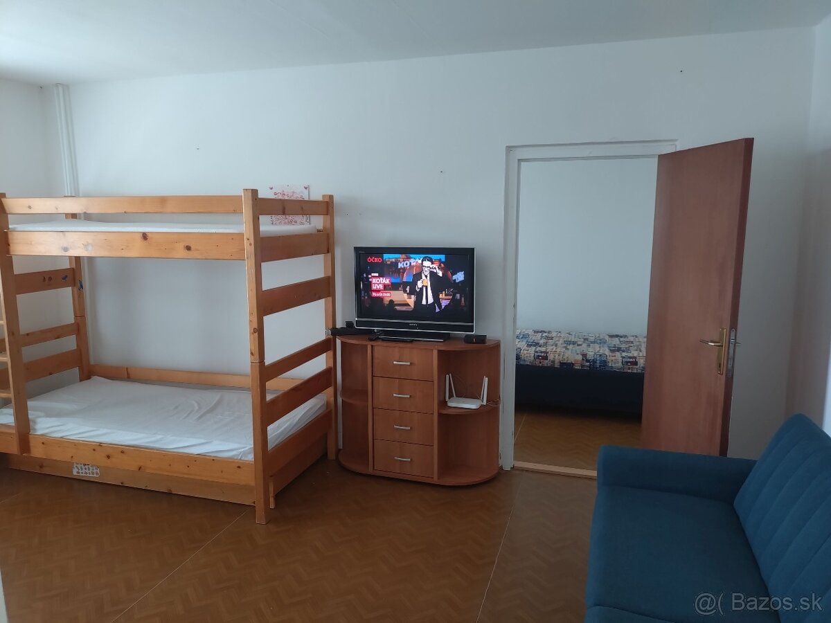 Prenajmem rekonštruovaný, čiastočne zariadený 2 izbový byt s
