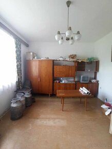 Predám rodinný dom s pozemkom a garážou, ktorý sa nachádza v
