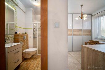 Ponúkame na predaj kvalitný, 10-ročný dvojpodlažný rodinný d