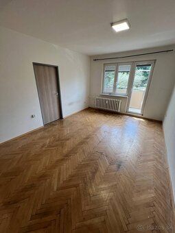 🏡PRIESTRANNÝ 3-IZBOVÝ BYT PO KOMPLETNEJ REKONŠTRUKCII 🏡
💰 Ce