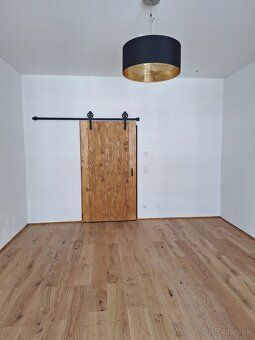 Popis nehnuteľnosti Tento vynikajúci apartmán sa nachádza na