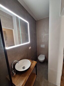 Popis nehnuteľnosti Tento vynikajúci apartmán sa nachádza na
