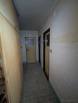 Na predaj 2-izbový byt v centre mesta Handlová – ideálny na 