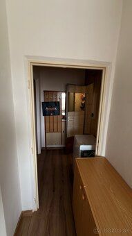 Ponúkame na dlhodobý prenájom priestranný, zariadený 1-izbov