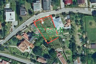 Predám stavebný pozemok, o výmere 8000m v intraviláne. Možno