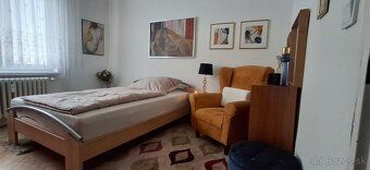 Priestranný a tichý 2,5-izbový byt (68 m²) v TOP lokalite Ru