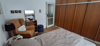 Priestranný a tichý 2,5-izbový byt (68 m²) v TOP lokalite Ru