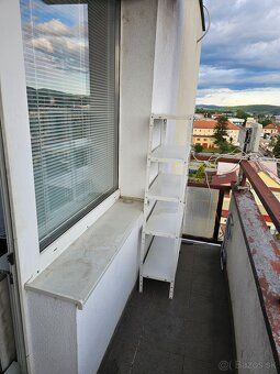 Ponúkam na prenájom slnečný 1-izbový byt s loggiou na ulici 