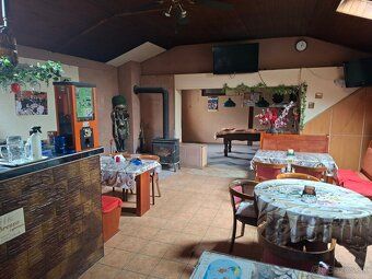 Na prenajom nachadza sa v Sastin-Straze na hlavnej ceste sme