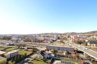 Exkluzívne Vám ponúkame na prenájom polyfunkčný objekt v Lac