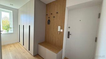 Ponúkame Vám exkluzívne na predaj priestranný 2 izbový byt s