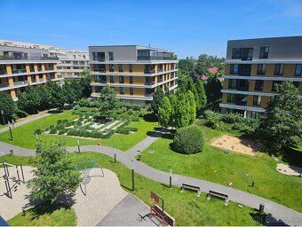 Tento kompletne zariadený 2-izbový apartmán na Bajkalskej ul