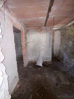 🏡 RODINNÝ DOM S VEĽKÝM POZEMKOM 2 078 m² V OBCI SKLENÉ – 55 