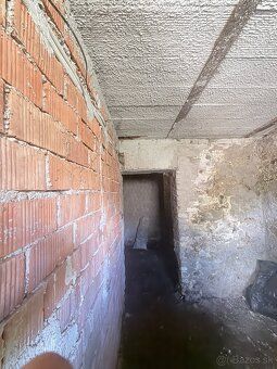 🏡 RODINNÝ DOM S VEĽKÝM POZEMKOM 2 078 m² V OBCI SKLENÉ – 55 