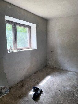 🏡 RODINNÝ DOM S VEĽKÝM POZEMKOM 2 078 m² V OBCI SKLENÉ – 55 