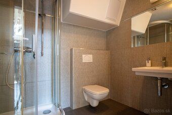 Tento veľký, jednopodlažný apartmán po kompletnej rekonštruk