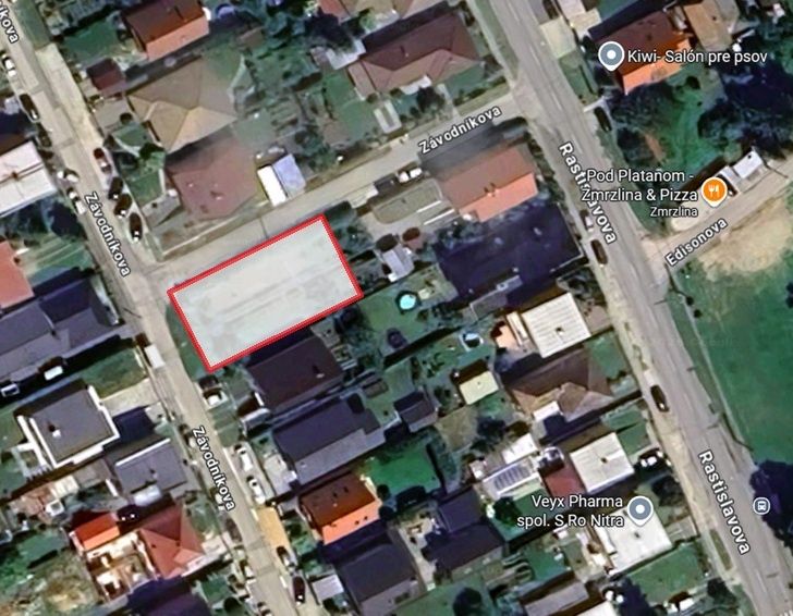 Predám stavebný pozemok 500 m2 na Závodníkovej ulici v Lužia