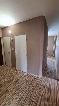 Predám 4 izbový byt s výmerou 73m² na 3.poschodí na sídlisku