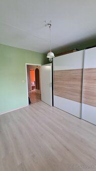Predám 4 izbový byt s výmerou 73m² na 3.poschodí na sídlisku