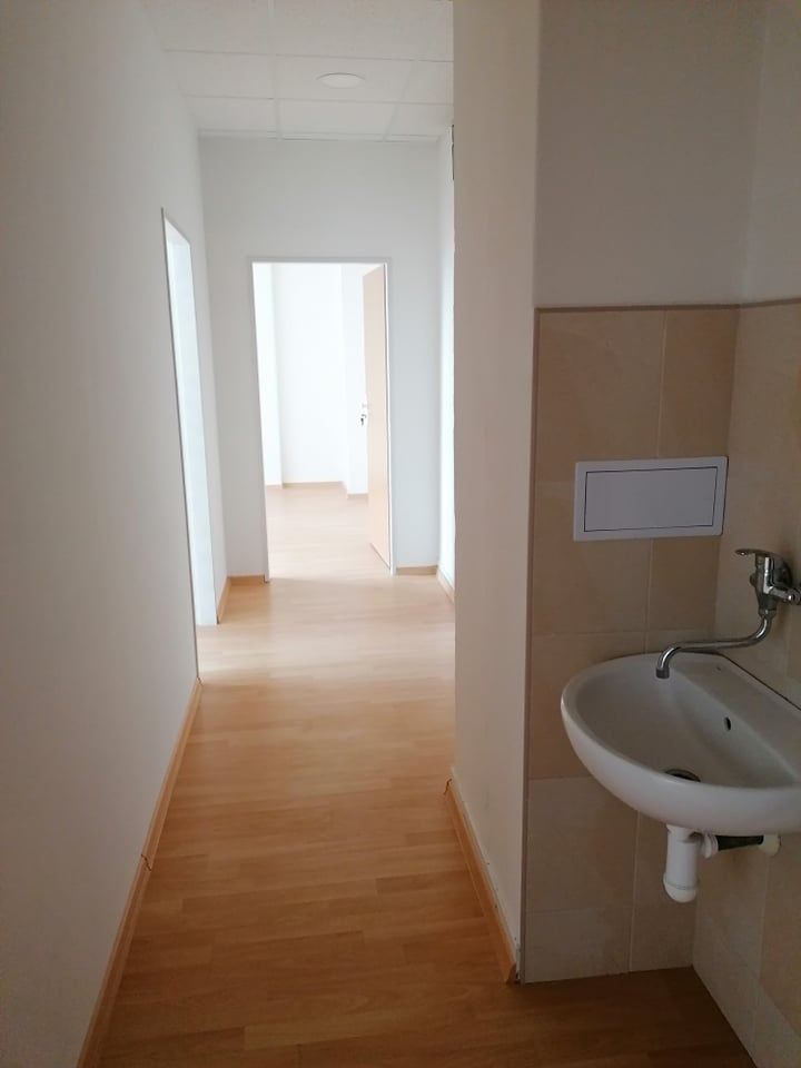 ID-500290-26BB
Ponúkame na prenájom kancelárske priestory v 