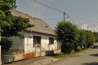 Predám štvorizbový dom s garážou v pokojnej stredovej časti 