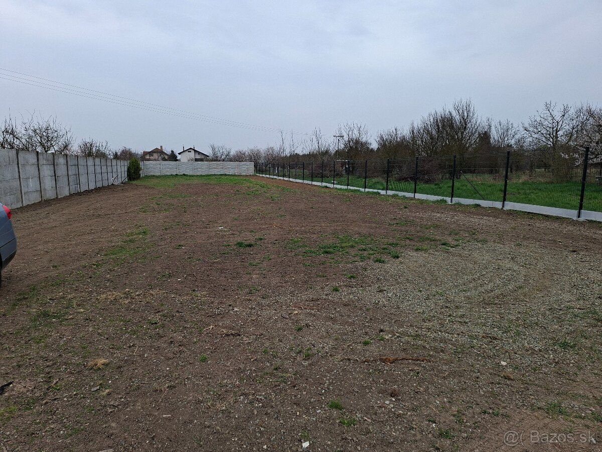 Pozemok - 1 Pozemok - 2 Lukrativny stavebný pozemok. v obci 