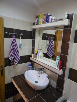 Ponúkame na predaj pekný 3 izbový byt s balkónom vo vyhľadáv