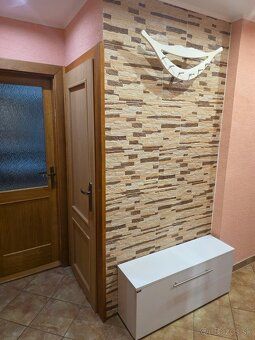 Ponúkame na predaj pekný 3 izbový byt s balkónom vo vyhľadáv
