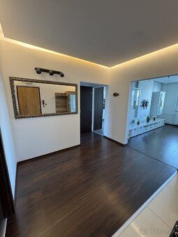 Ponúkam na predaj 3-izbový byt v centre mesta Dubnica nad Vá