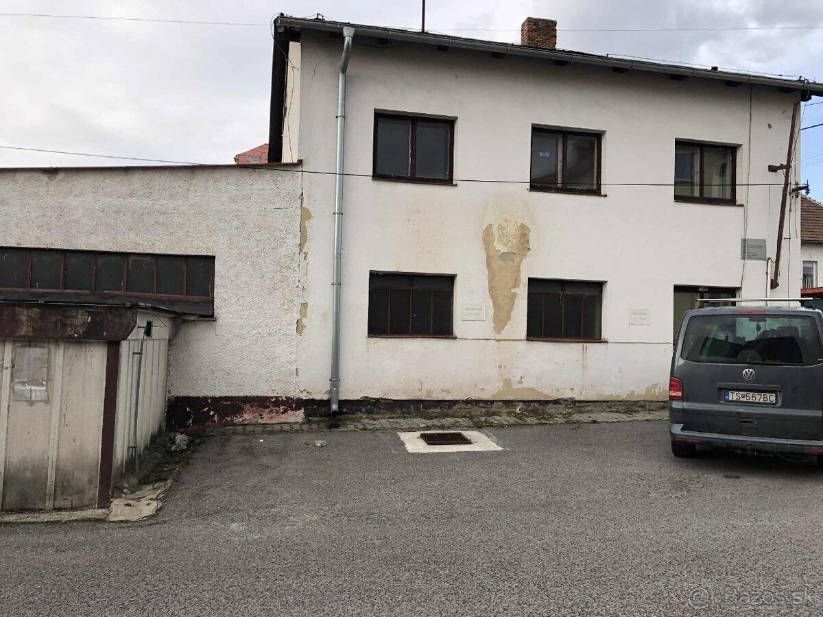 Dám do prenájmu budovu s garážami ,skladové priestory v Tvrd