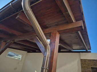 Predám prístrešok o rozmere prestrešenej plochy 550x340 cm. 