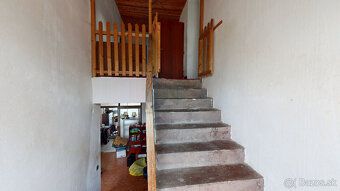 Ponúkame na predaj samostatne stojaci rodinný dom situovaný 