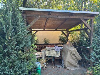 Predám RD v Šoporni ,pozemok cca 30 ára,všetky IS,prerobený,