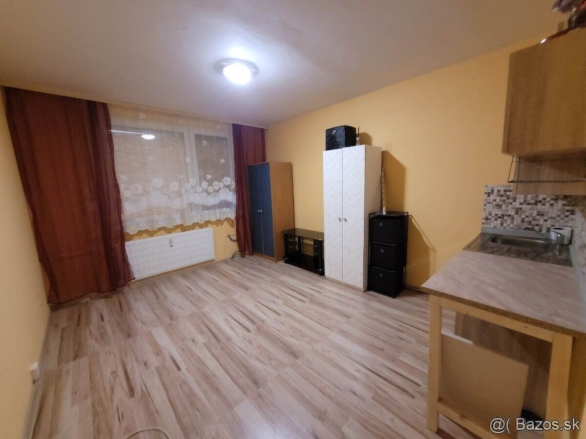 Ponúkame garzonku na prenájom. Prenájom 320 Eur/mesiac + kau