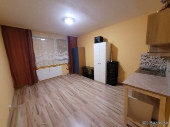 Ponúkame garzonku na prenájom. Prenájom 320 Eur/mesiac + kau