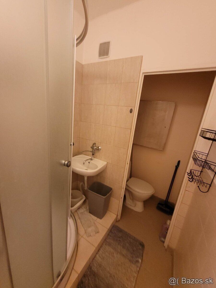 Ponúkame garzonku na prenájom. Prenájom 320 Eur/mesiac + kau