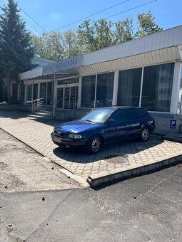 Veľká servisná hala s rozlohou 700 m², predajňa áut a showro