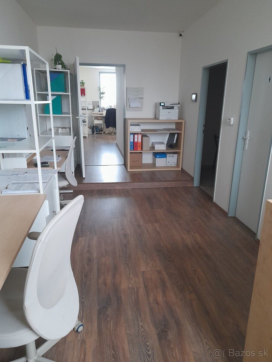 Ponúkame Vám na prenájom obchodno - kancelárske priestory v 