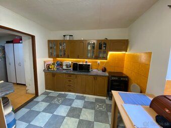 🏡 Rodinný dom na predaj – Handlová (časť dvojdomu)
Realitná 