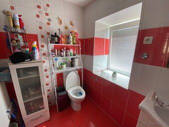 🏡 Rodinný dom na predaj – Handlová (časť dvojdomu)
Realitná 