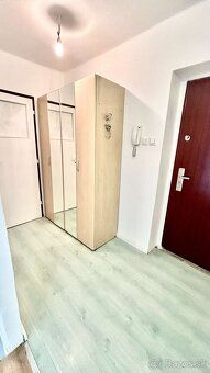 Ponúkame na prenájom priestranný, slnečný 2-izbový byt, s ve