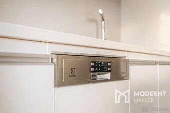 Typ: Rodinný dom Obec: Revúca
Moderný maklér ponúka na preda