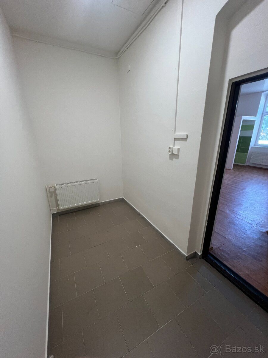 Ponúkame na prenájom obchodný priestor o výmere 45 m², vhodn