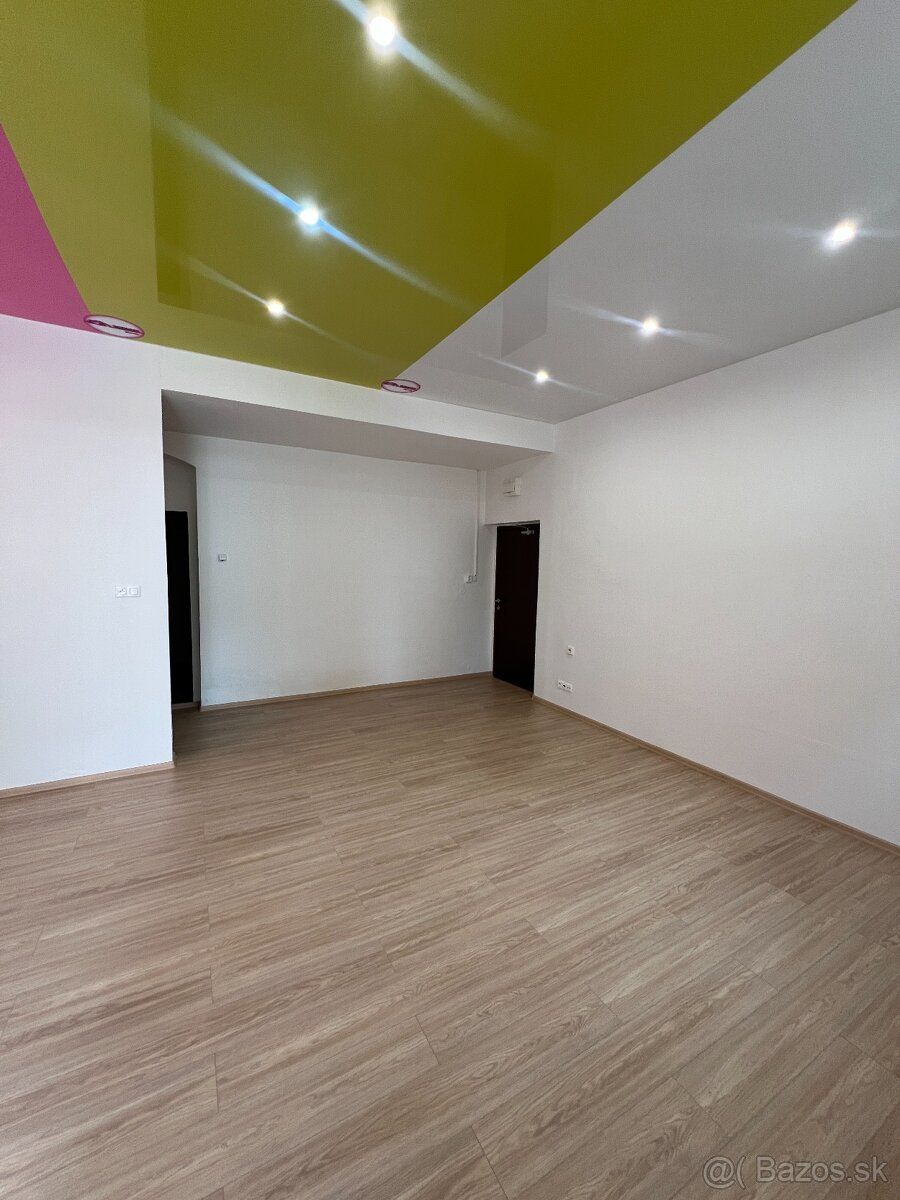 Ponúkame na prenájom obchodný priestor o výmere 45 m², vhodn