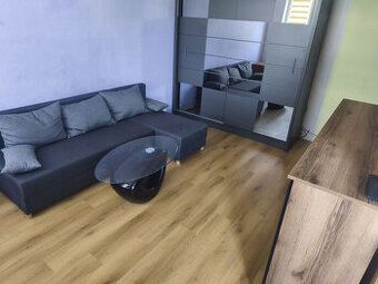 Ponúkam na prenájom pekný a nový byt v centre Košíc.
Byt sa 