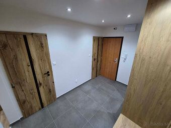 VEĽKÝ 2-IZBOVÝ BYT 70 m² S BALKÓNOM – NEZÁBUDKOVÁ ULICA, KOM